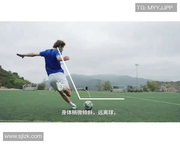 足球明星助跑姿势分析与技术探讨：从起步到爆发的关键动作解读