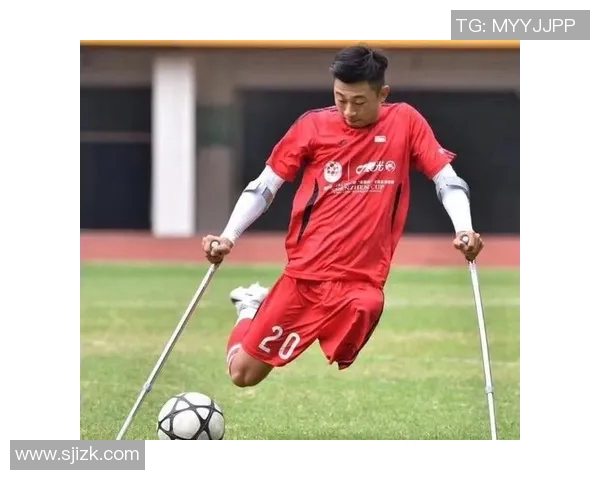 足球球星反义词探索：从绿茵场的辉煌到默默无闻的另类人生